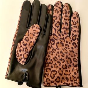 Leopard print/Black gloves. Size M/L